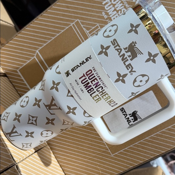 Stanley Quencher H2.0 Tumbler in White and Gold - Engraved - Picture 2 of 6